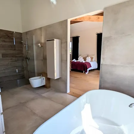 Weingut 20-m-pool Und Kino Villa *