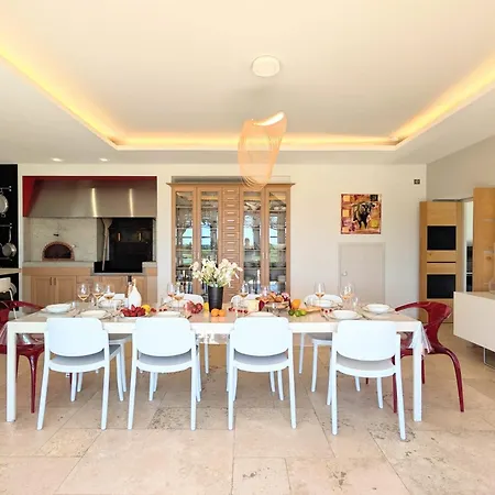 Wine Estate 20m Pool And Cinema Villa *