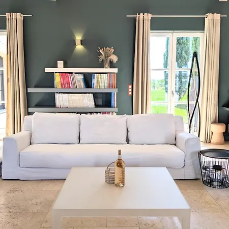 Wine Estate 20m Pool And Cinema Villa