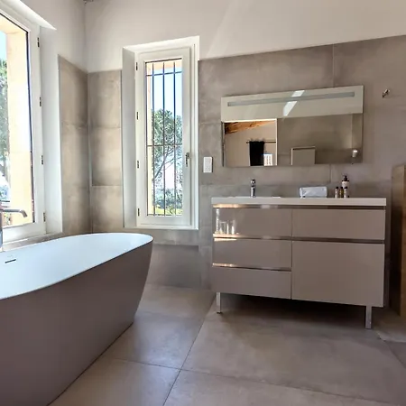 Wine Estate 20m Pool And Cinema